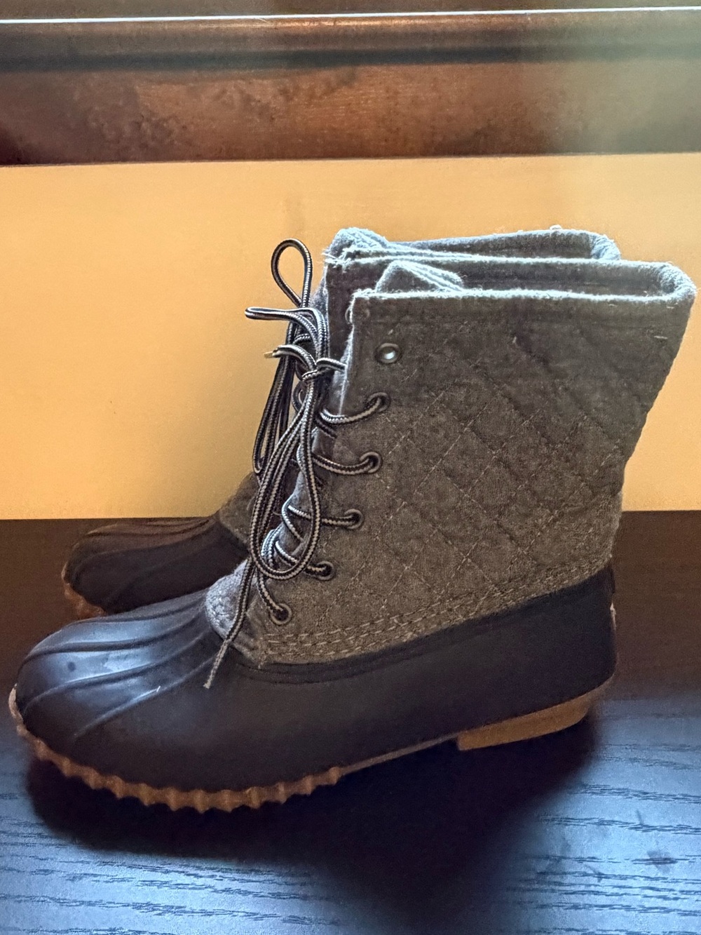 UNIONBAY Quilted Gray and Black Winter Rain Boots